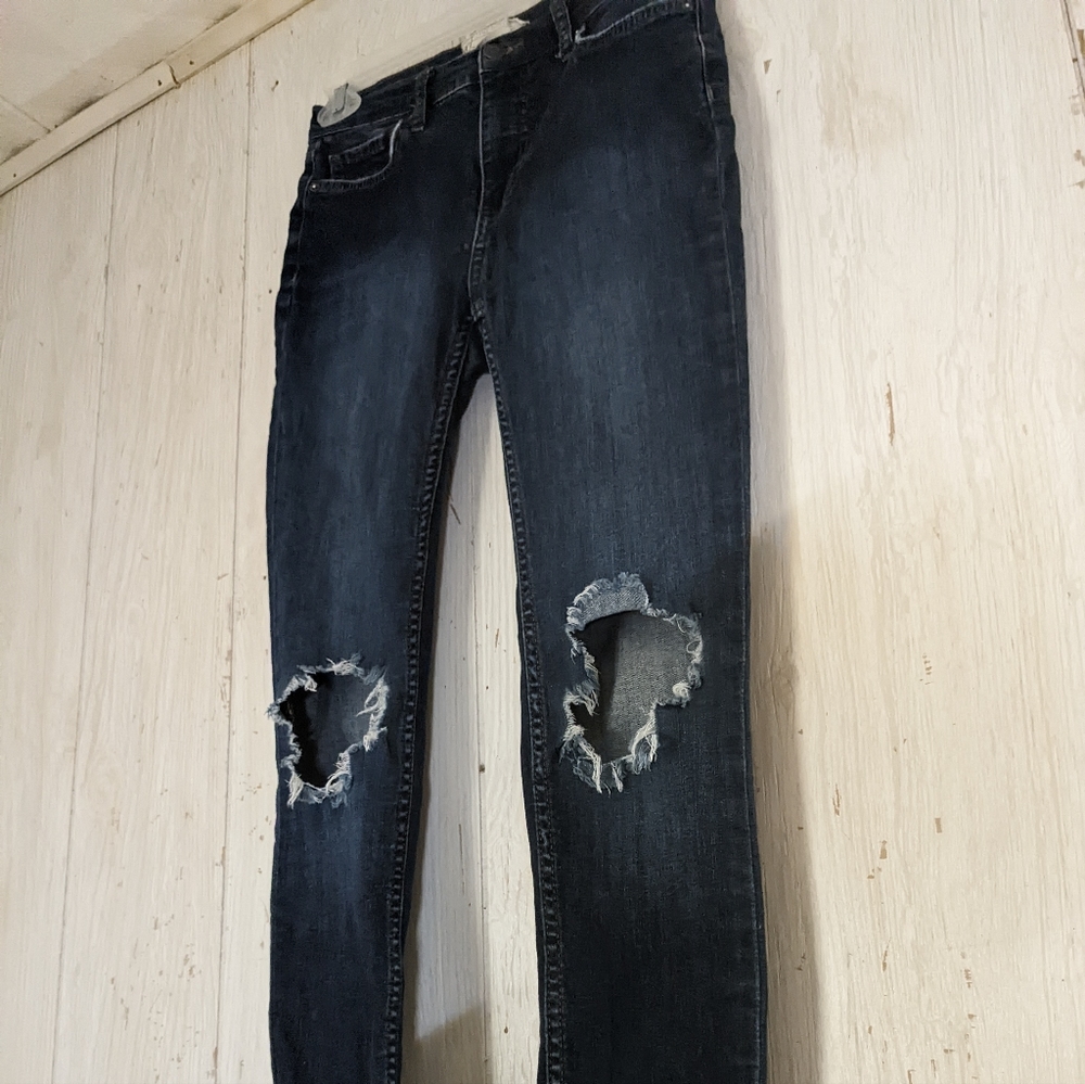 Free People High-Rise Busted Knee Skinny Jeans — Size 27 — Distressed Detail